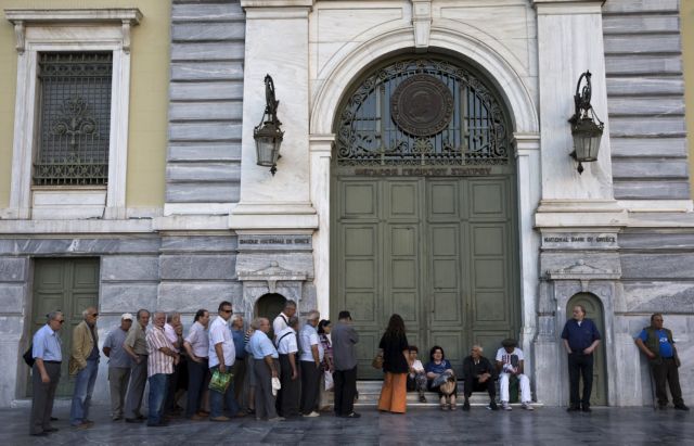Επιστρέφουν σταδιακά στις τράπεζες οι καταθέσεις