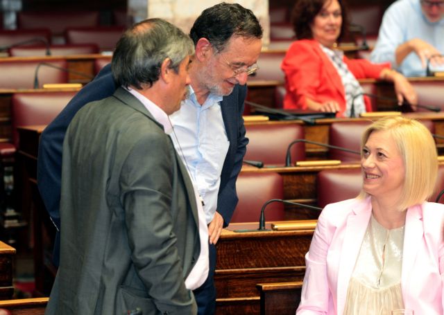 «Όχι» θα ψηφίσουν απόψε Στρατούλης, Κωνσταντοπούλου, Μακρή