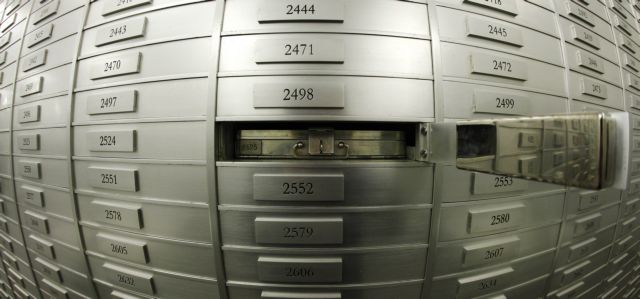 Δεσμεύσεις καταθέσεων και θυρίδων αποφασίζει ο οικονομικός εισαγγελέας