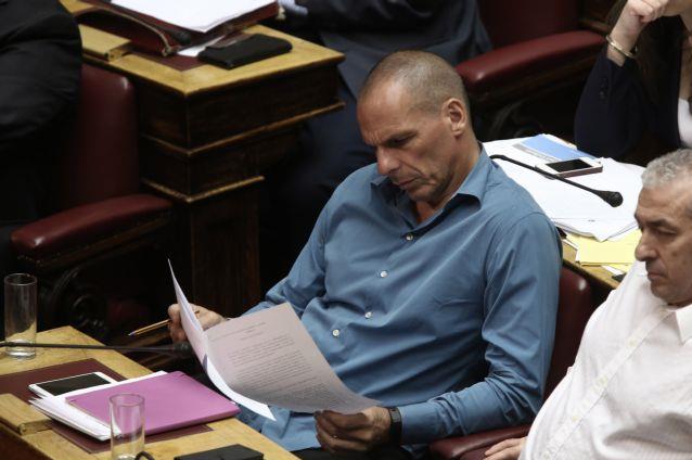 Κόντρα Βαρουφάκη – «Αυγής» με αφορμή επικριτικό δημοσίευμα