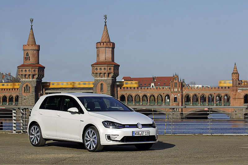 VW Golf GTE 2015: Επιστροφή στο μέλλον