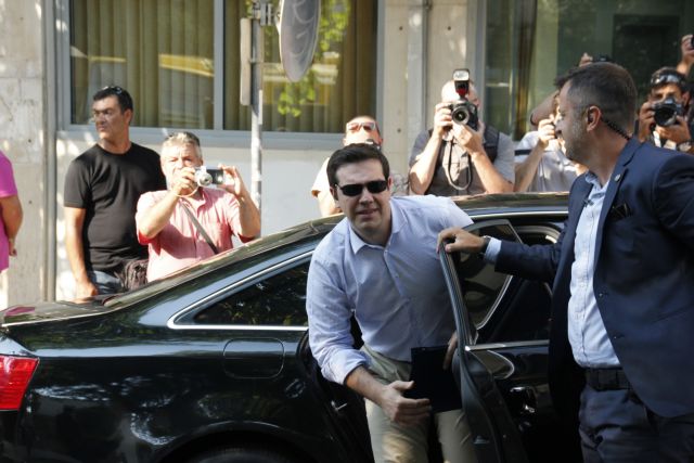 Συνέδριο του ΣΥΡΙΖΑ δρομολογεί «το συντομότερο δυνατόν» ο Αλ.Τσίπρας