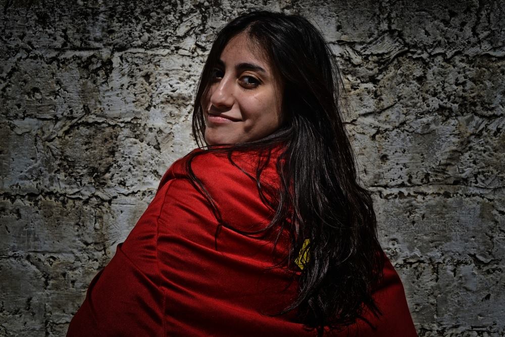 Γυναίκες της Γάζας φωτογραφίζονται με στολές ηρώων