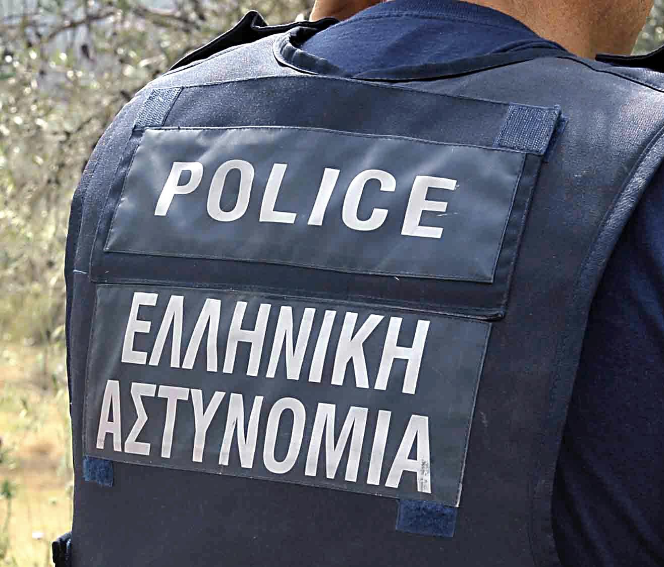 Διώξεις σε βάρος δύο νεαρών για σωρεία ληστειών στα Εξάρχεια