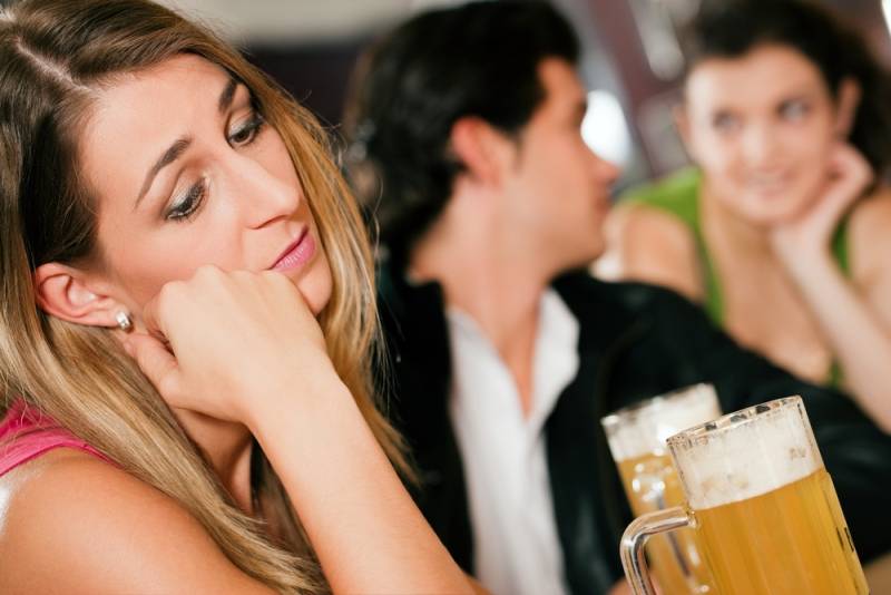 Η ζήλια μπορεί να οδηγεί σε κατάχρηση αλκοόλ
