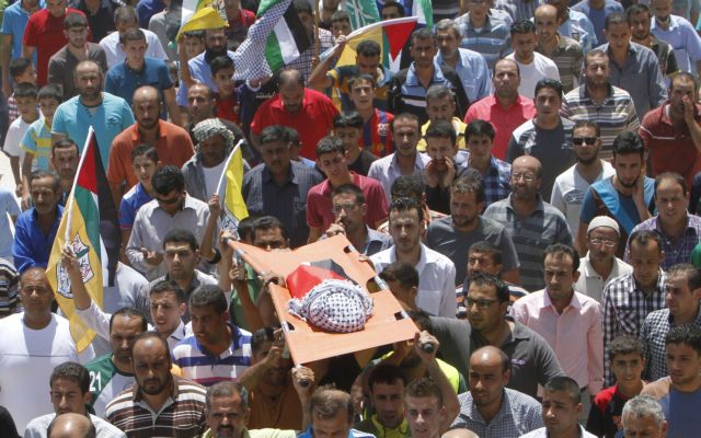 Δ.Οχθη: Ογκώδεις διαδηλώσεις και οργή στην κηδεία του αδικοχαμένου βρέφους