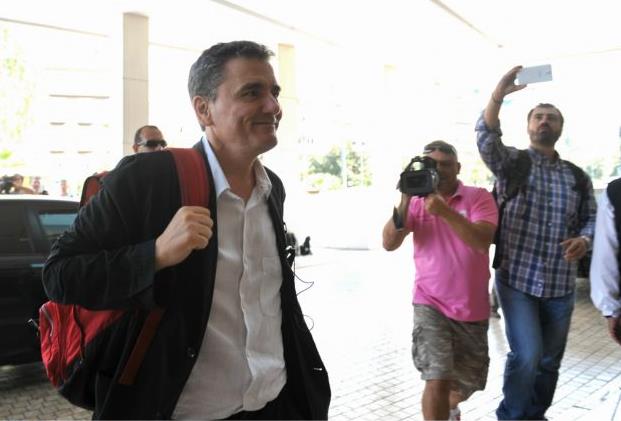 Πάρτε πίσω προσλήψεις, ρυθμίσεις χρεών, επιδοτήσεις, λέει το «κουαρτέτο»