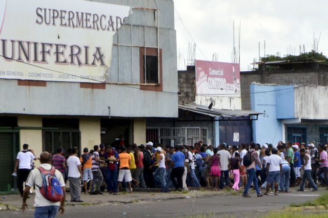 Νεκρός και συλλήψεις έπειτα από λεηλασία σε σούπερ μάρκετ της Βενεζουέλας