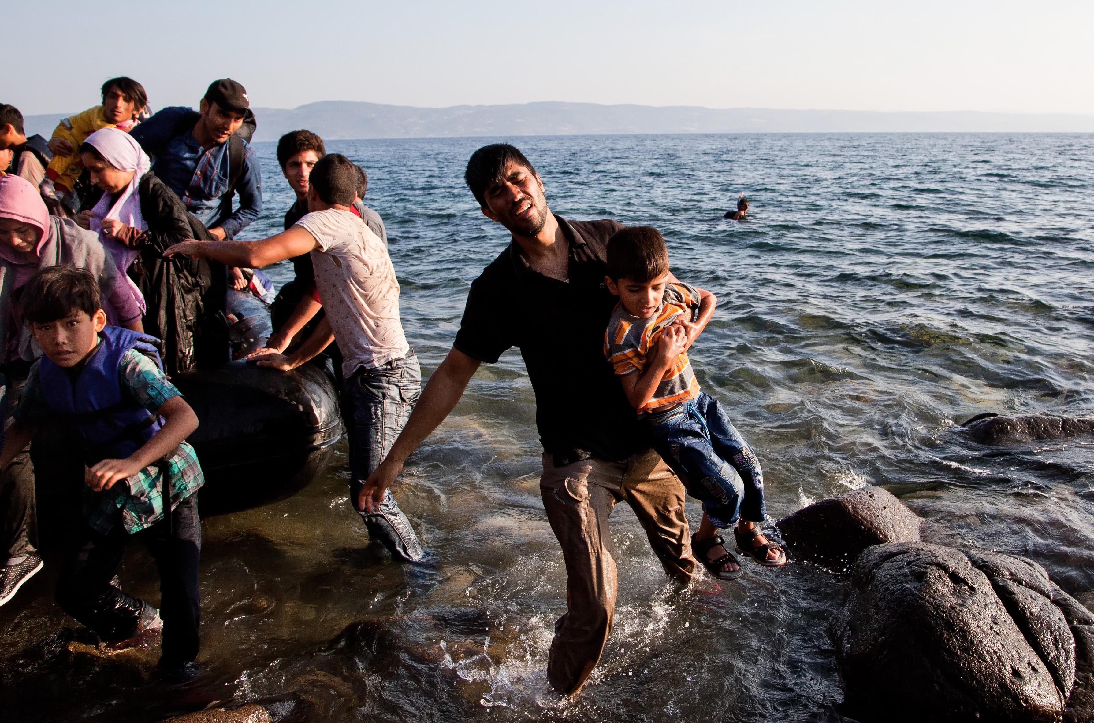 UNHCR: «Πλήρες χάος» στα ελληνικά νησιά από τη μετανάστευση