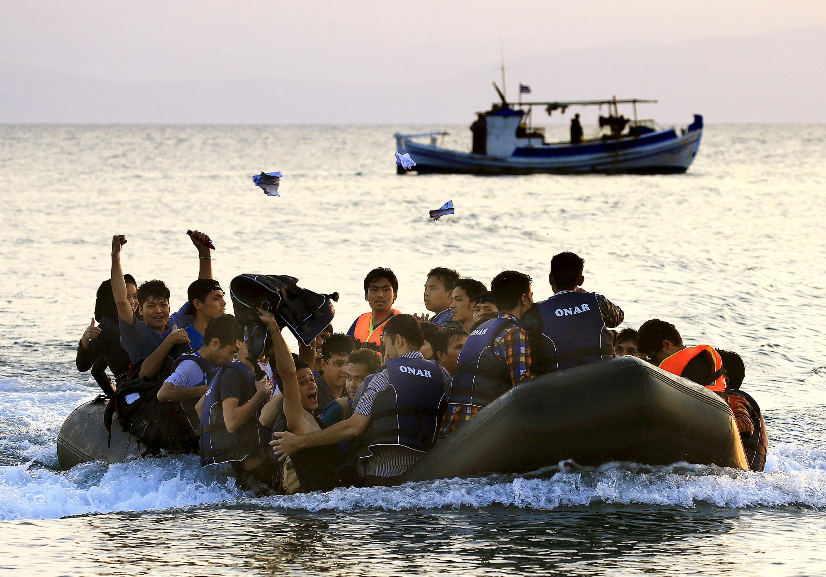 Με αμείωτο ρυθμό φτάνουν πρόσφυγες και μετανάστες στα νησιά