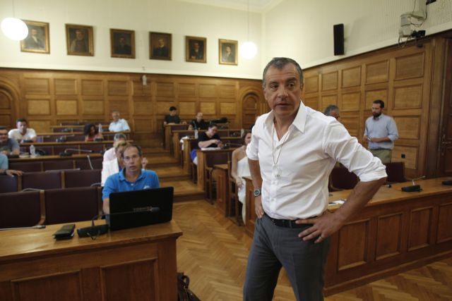 Θεοδωράκης: Συνενόηση για πρόταση μομφής κατά Κωνσταντοπούλου