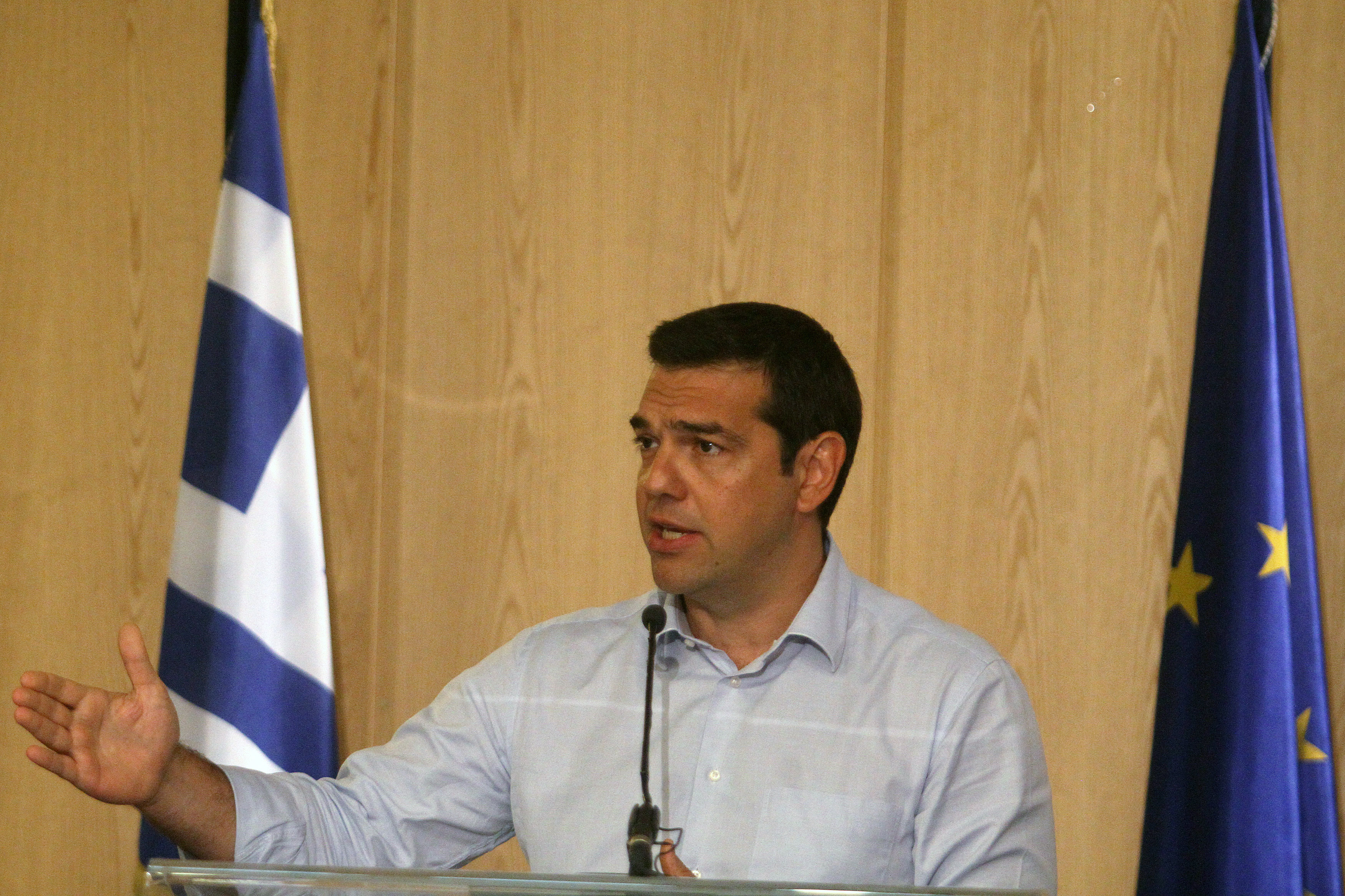 Τηλεφωνική επικοινωνία Τσίπρα – Γκουτιέρες για τους πρόσφυγες