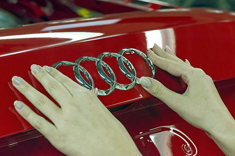 Audi: Αυτονομία μεγαλύτερη των 500 χιλιομέτρων με μπαταρίες από LG και Samsung