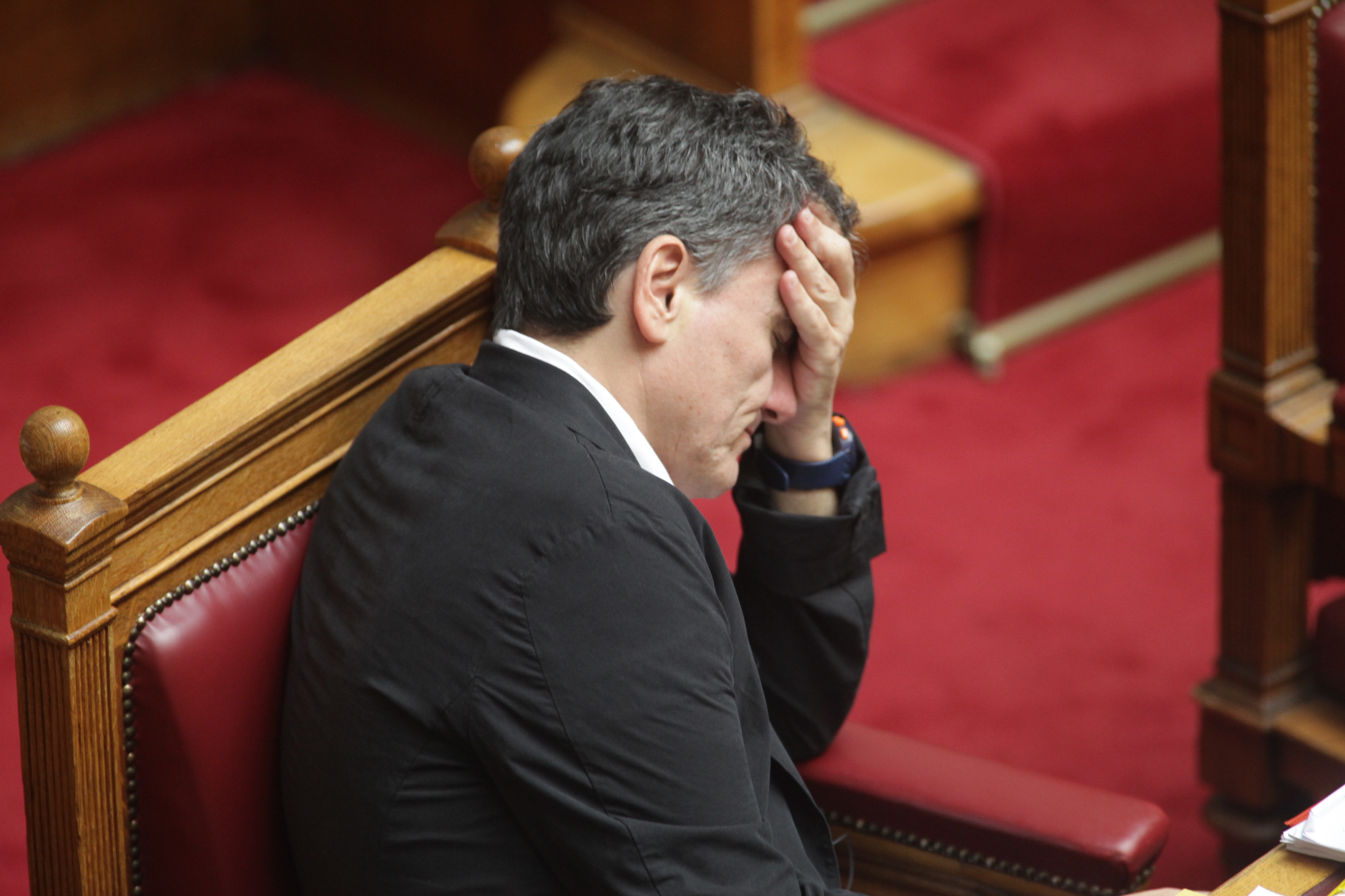 Μεταμεσονύχτια Ολομέλεια με το βλέμμα σε Ζωή και ΣΥΡΙΖΑ