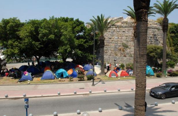Τα μεσάνυχτα ξεκινά η επιβίβαση προσφύγων στο «Ελευθέριος Βενιζέλος»