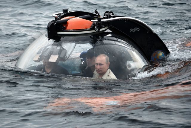 Στην Κριμαία ο Πούτιν, έκανε κατάδυση με βαθυσκάφος