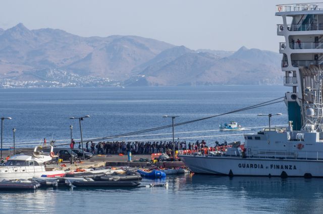 Σε Πειραιά και Θεσσαλονίκη χιλιάδες μετανάστες