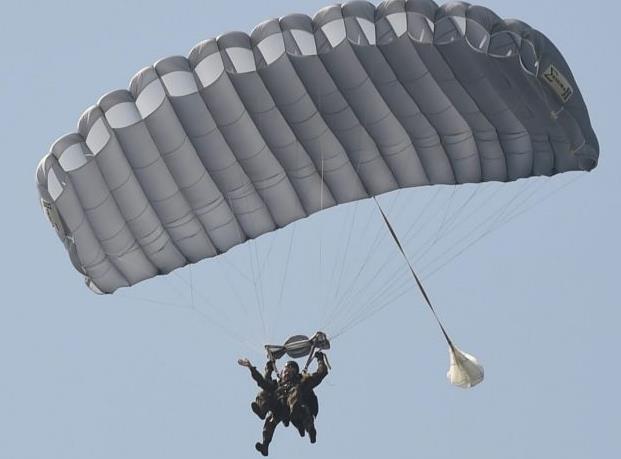 Σλοβακία: Αεροσκάφη με αλεξιπτωτιστές συγκρούστηκαν στον αέρα, επτά νεκροί