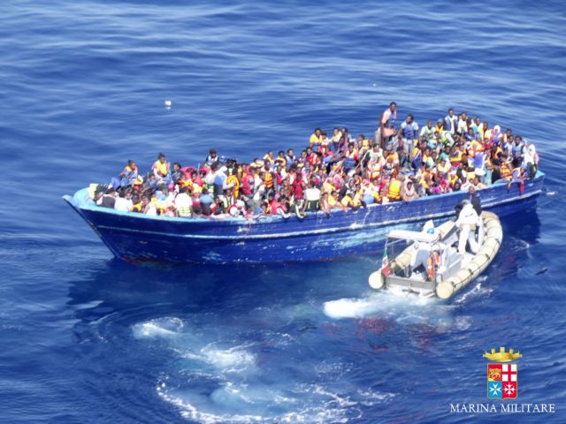 Πάνω από 2.000 μετανάστες διασώθηκαν σε μεγάλη επιχείρηση ανοιχτά της Λιβύης