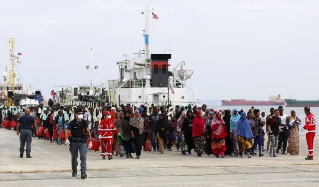 Τζεντιλόνι: Ιταλία και Ελλάδα χρειάζονται βοήθεια, όχι μαθήματα για το προσφυγικό