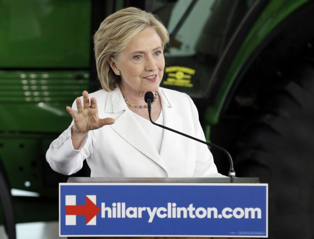 Τα χαμηλότερα ποσοστά από το 2012 για την Κλίντον στην κούρσα για το χρίσμα