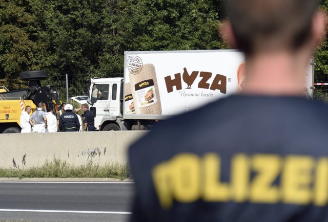 Ουρές 30 χιλιομέτρων καθώς η Αυστρία ενισχύει τους ελέγχους στα σύνορα