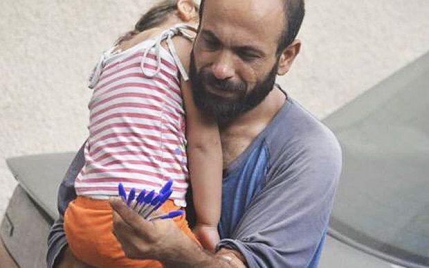 Μία νέα ζωή για Σύρο πρόσφυγα και την κόρη του με τη δύναμη των social media