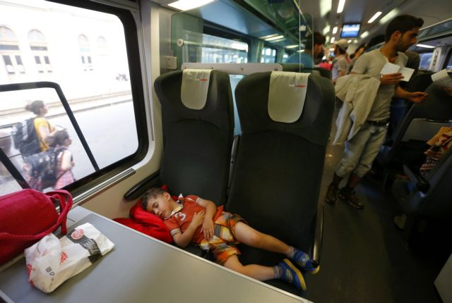 Βουδαπέστη: Πρόσφυγες επιβιβάζονται σε τρένα για Γερμανία και Αυστρία