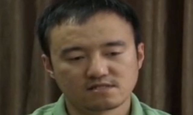 Πώς… έριξα τις κινεζικές μετοχές: Δημοσιογράφος «ομολογεί» στην κάμερα