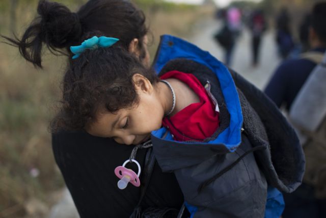 Γυναίκες και παιδιά το ένα τρίτων των προσφύγων που φθάνει στην ΠΓΔΜ