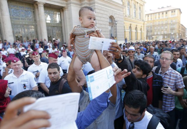 Διαδηλώσεις προσφύγων για το μπλόκο στον σταθμό της Βουδαπέστης