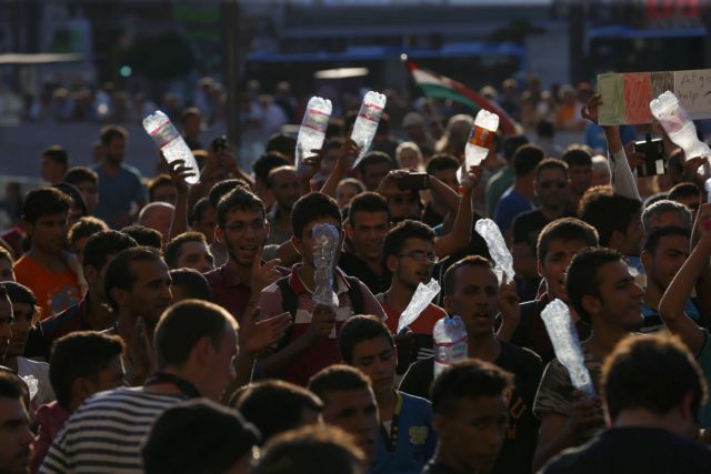 Η Ουγγαρία στέλνει πίσω στα σύνορά της τους οικονομικούς μετανάστες