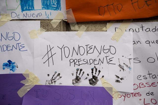 Παραιτήθηκε ο πρόεδρος της Γουατεμάλας υπό το βάρος υπόθεσης διαφθοράς