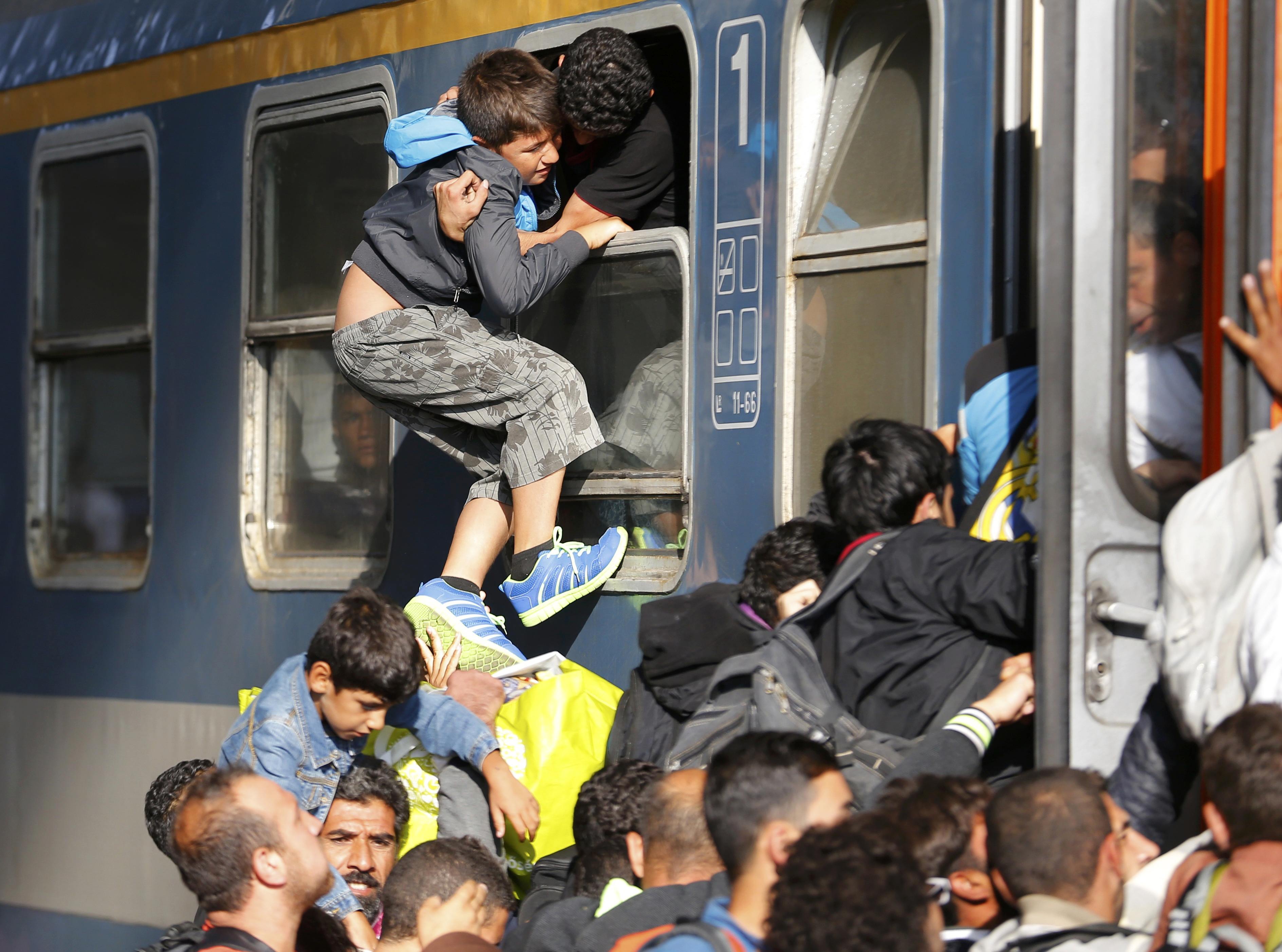Χάος στον σταθμό της Βουδαπέστης, άνοιξε μεν αλλά τρένα δεν φεύγουν