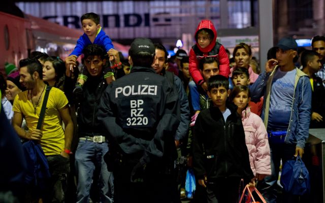 Η Αυστρία κλείνει σταδιακά τις «ανοικτές πόρτες» για τους πρόσφυγες
