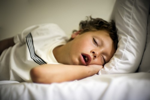 Άπνοια ύπνου και ροχαλητό επιδρούν αρνητικά στις σχολικές επιδόσεις
