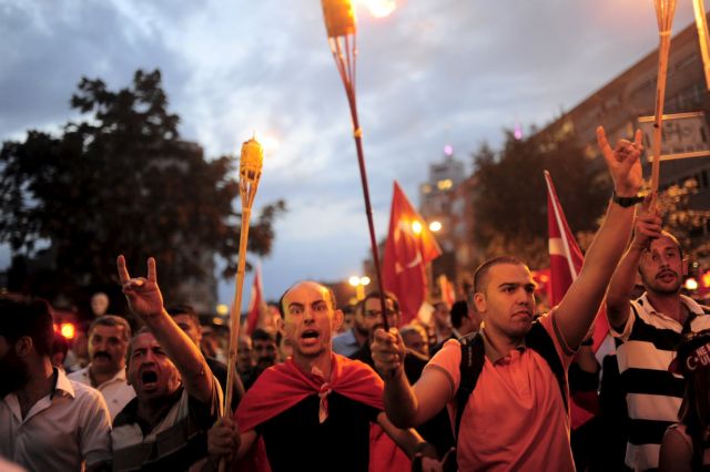 Εθνικιστική οργή σαρώνει την Τουρκία, οι Κούρδοι στο στόχαστρο
