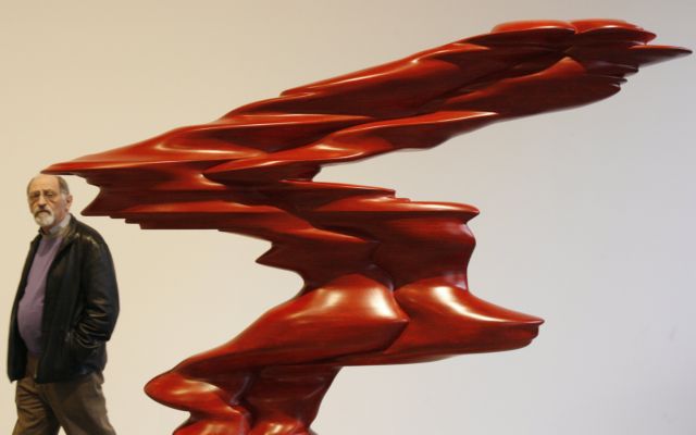 Αναδρομική έκθεση του σπουδαίου γλύπτη Τόνι Κραγκ στο Μουσείο Μπενάκη