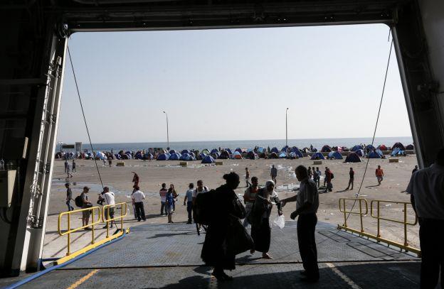 Δύο πλοία με πάνω από 4.000 πρόσφυγες φτάνουν στον Πειραιά