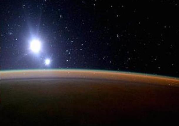 H Αφροδίτη συναγωνίζεται τη Σελήνη σε φωτογραφία από τροχιά