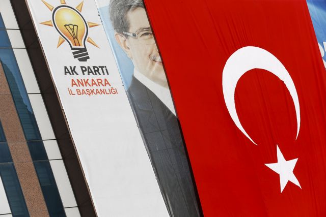 Τουρκία: Ο Νταβούτογλου ζητά αυτοδυναμία για να «νικήσει την τρομοκρατία»