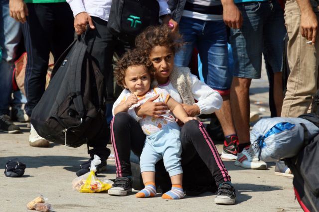Λύσεις για το προσφυγικό αναζητά διασπασμένη τη Δευτέρα η ΕΕ