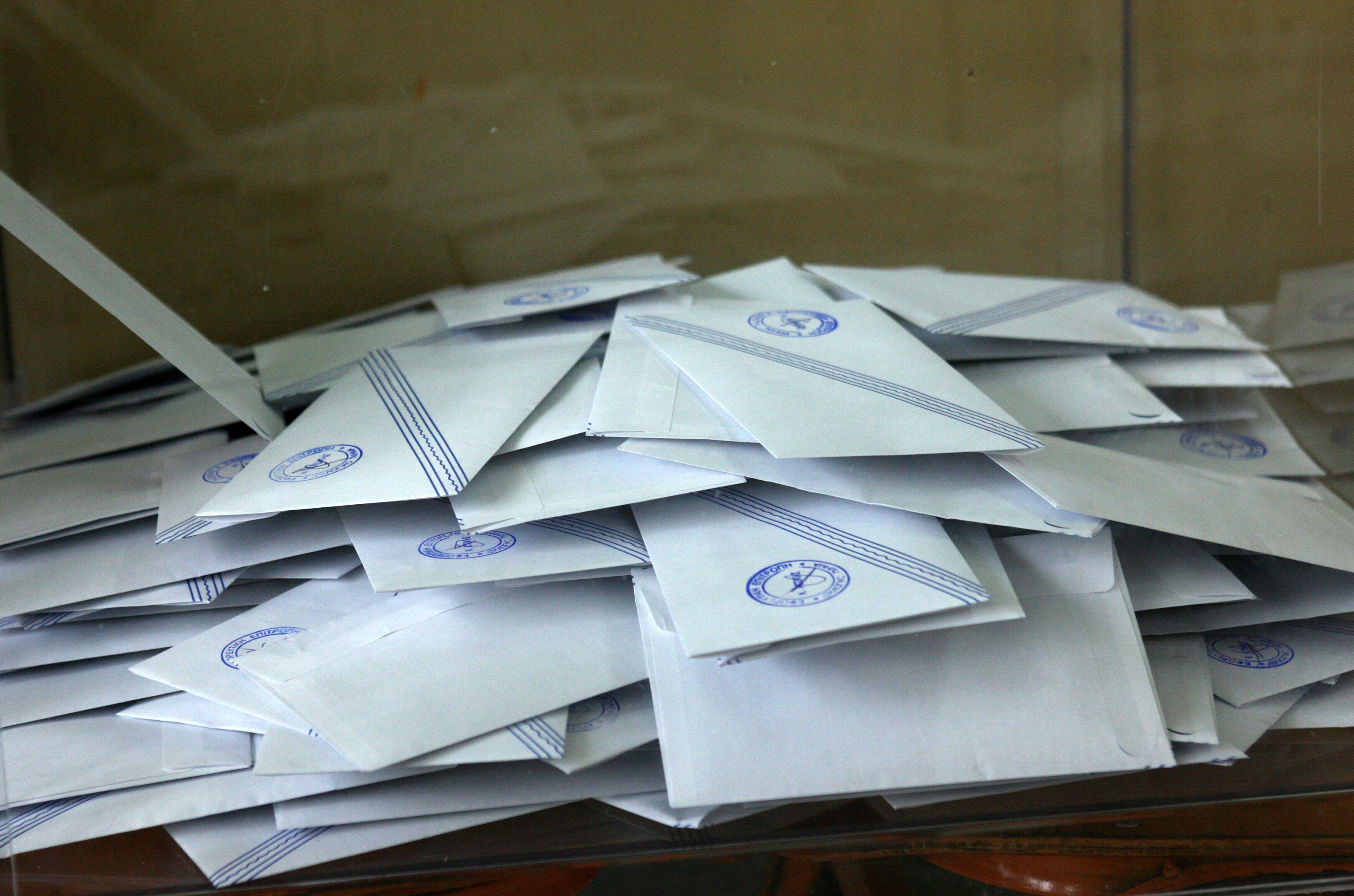 ΥΠΕΣ: Σχεδιάζει μείωση του κόστους των εκλογών της 20ής Σεπτεμβρίου