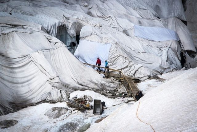 Παγετώνας σκεπασμένος με κουβέρτες, σημείο των καιρών στις Άλπεις