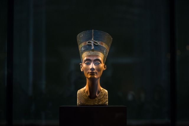 H Αίγυπτος εξετάζει προκλητική θεωρία για τον τάφο της Νεφερτίτης