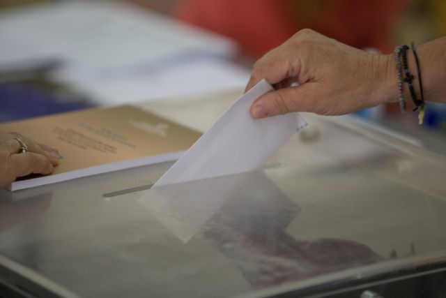Ρευστό εκλογικό σκηνικό δείχνει και το νέο κύμα δημοσκοπήσεων
