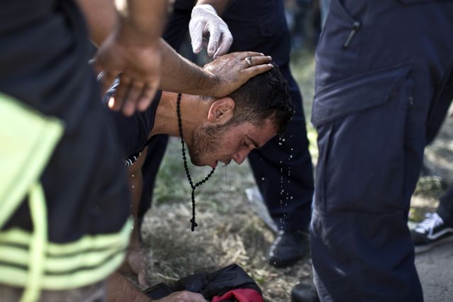 Η Κροατία προειδοποιεί ότι θα κλείσει τα σύνορα στους πρόσφυγες