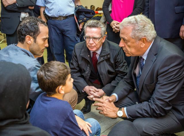 Αβραμόπουλος: Η Κομισιόν στο πλευρό της Γερμανίας για το προσφυγικό