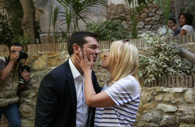 Με νέους συνομίλησε στο Μοναστηράκι ο Αλέξης Τσίπρας