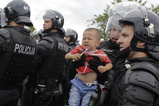 Οχυρωμένη Ουγγαρία εναντίον «αναρμόδιας» Κροατίας για τους πρόσφυγες